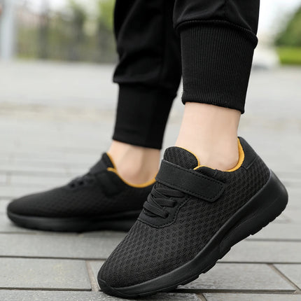 Boys' breathable running shoes, lightweight girls' sports shoes, four season outdoor children's black mesh eyes, big children's