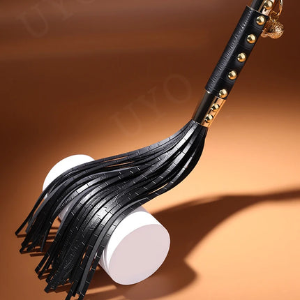 BDSM vintage leather loose whip metal rivet vintage openwork clock S exclusive nameplate slave game leather whip couple SP whip