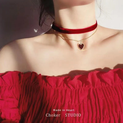 Women Choker Necklace Double-Layer Velvet Choker with Heart Pendant Adjustable Chain Necklace Fashion Jewelry
