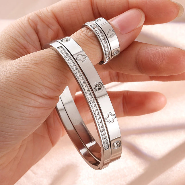 Romantic diamond flower bracelet and ring set for couples, fashionable jewelry suitable for women’s parties and banquets