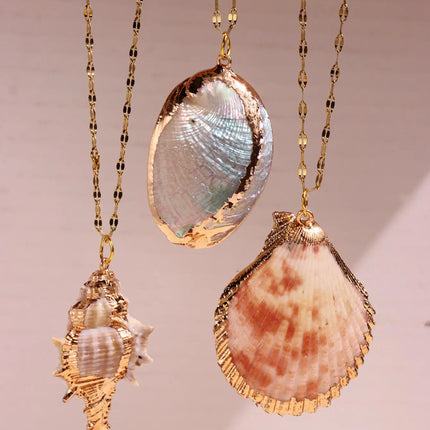 Retro Gold-Tone Shell Pendant Necklace Unique Layered DIY Fashion Jewelry for Women Perfect for Beach Vacations Gift Idea