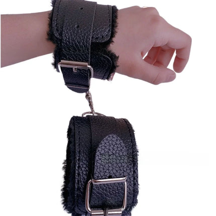 Furry Leather Toy Restraints Adult Entertainment Plush Handcuffs Footwear Teasing Couples Bondage Accessories Realistic Design