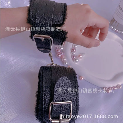 Furry Leather Toy Restraints Adult Entertainment Plush Handcuffs Footwear Teasing Couples Bondage Accessories Realistic Design