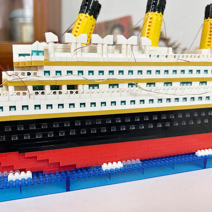 KNEW BUILT Titanic 3D Plastic Model Ship Building Blocks for Adults Micro Mini Bricks Toys Kits Assemble Cruise Boat Kids Gift
