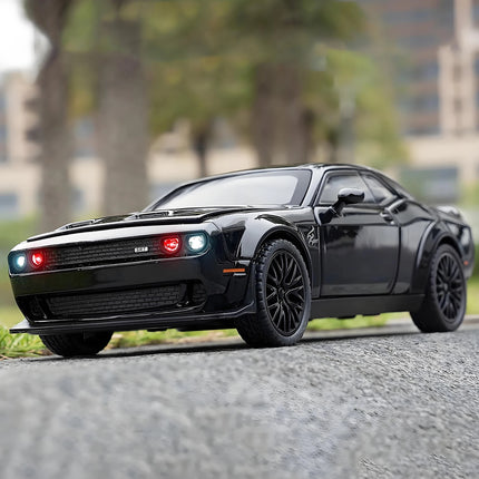 1: 32 Challenger Hellcat Alloy Model - with lighting and sound effects, ideal gift for boyfriends and young people