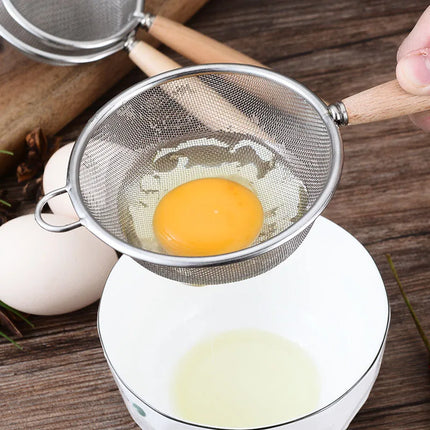 Stainless Steel Mesh Strainer with Wooden Handle, Fine Filtering for Juices, Residues and Flour, Ideal for Home Baking