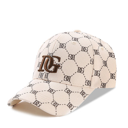 The New Korean Version of the Printed Letter Embroidered Cap, a Trendy All-Match Big-Head Baseball Cap for Men and Women That Makes the Face Look Smaller