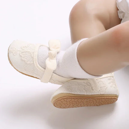 Cute White Lace Baby Girl Princess shoes  Baby Moccasins Moccs Shoes Bow Fringe Rubber Soled Non-slip Footwear Crib Shoes