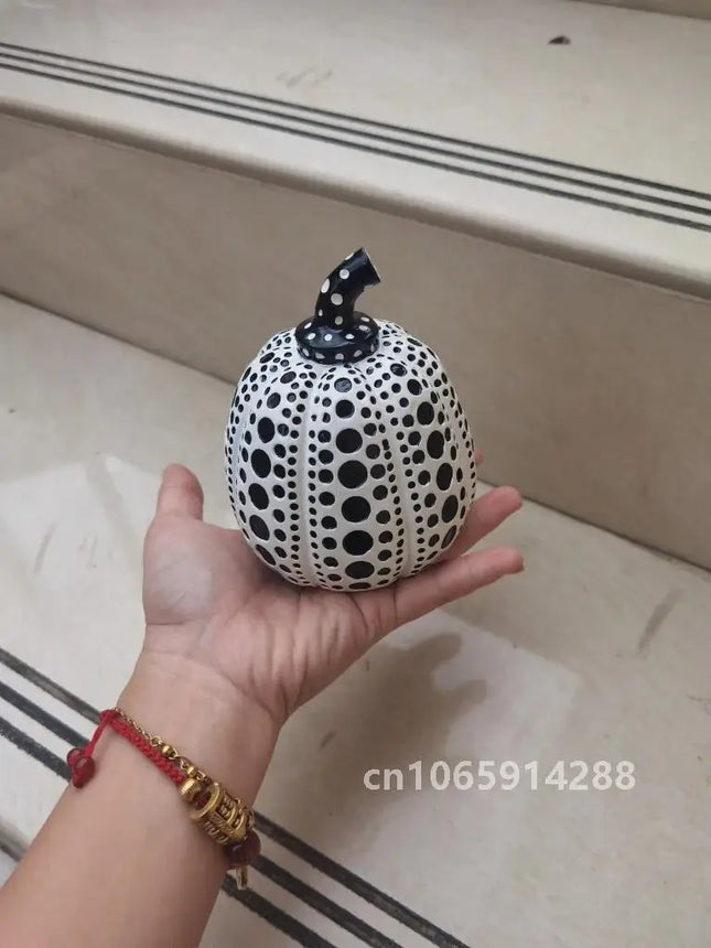 Kusama Yayoi Pumpkin Statue Japanese Art Wave Point Pumpkin Sculpture Morden Resin Crafts Office Home Interior Decor Gifts