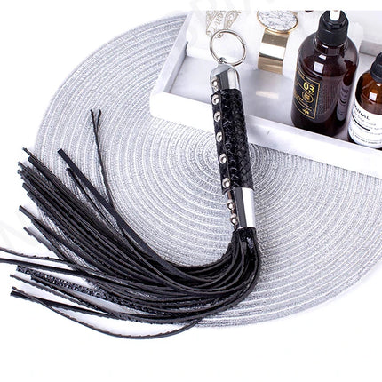 BDSM vintage leather loose whip metal rivet vintage openwork clock S exclusive nameplate slave game leather whip couple SP whip