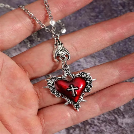 Gothic Vampire Bat Bloody Heart Pendant Necklace Fashionable Pagan Witch Jewelry Anatomy Heart Halloween Accessories Gift