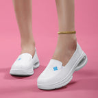 WHITE / 38