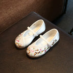 white / 22