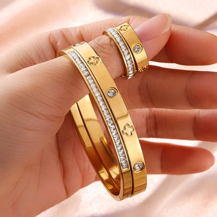 Romantic diamond flower bracelet and ring set for couples, fashionable jewelry suitable for women’s parties and banquets