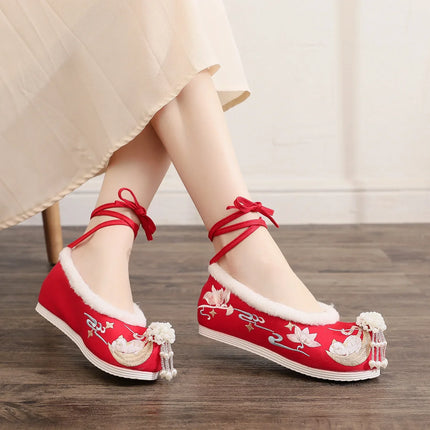 Chasing Moon Hot Sale Of The Season New Style Ming Dynasty Hanfu Shoes National Style Upturned Head Cotton Shoes Ancient Wedding