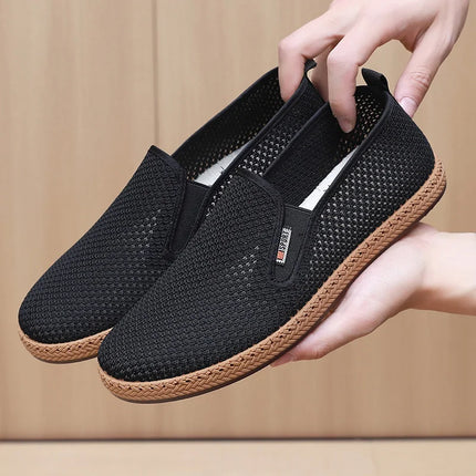 2025 Summer Men's Mesh Shoes Hollow Breathable Lightweight Men's Cloth Shoes Soft soled Anti slip Men's Shoes