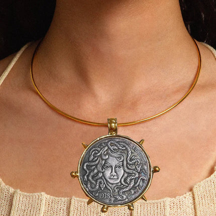 Hyperbole Gothic Cuban Chunky Necklace Women Queen Coin Holy Dollar Pendant Necklace Statement Hip hop Jewelry