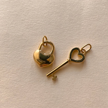 eManco Stainless Steel Heart Key Charm Shiny Rhinestones High Quality Metal, Women's DIY Necklace, Bracelet and Jewelry Making