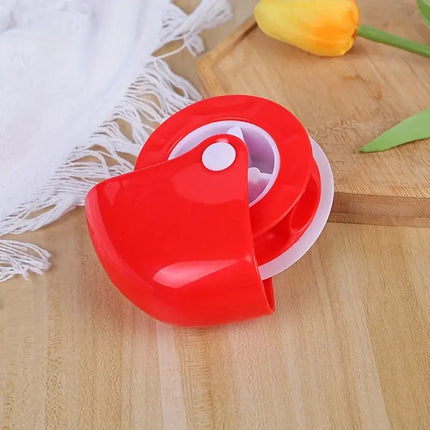 Multi-functional manual pie crust and dough cutter, perfect edge of pastry wheel, ideal kitchen gadget for baking enthusiasts