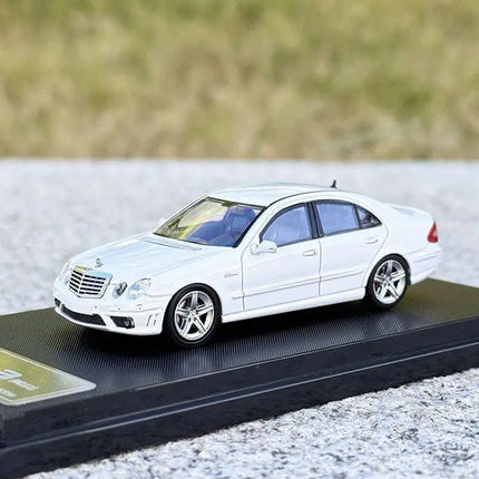 King Model 1:64 E63 W211 Alloy Car Diecasts & Toy Vehicles Car Model Miniature Scale Model Car Toys For Children