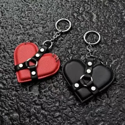 Fashion Y2K Rivet Heart Bag Charm Punk Gothic Leather Heart Keychain Black Red Bag Pendant Bag Hanging