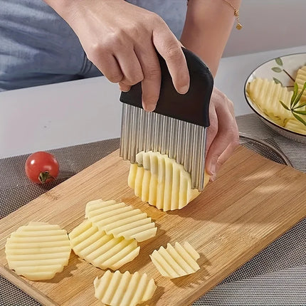 1 piece of stainless steel wrinkle cutting knife - a multifunctional wave knife suitable for fruits, vegetables, and salads