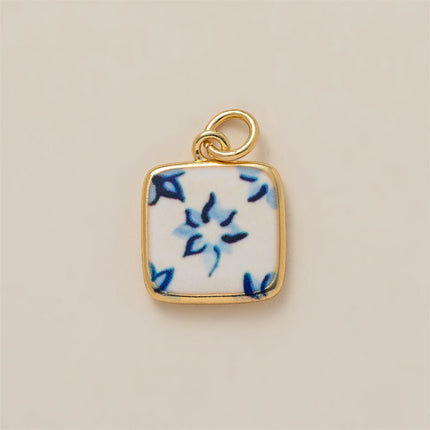 Colorful dopamine pendant with oil droplets, strawberry, crab, heart, shell pattern, color preservation