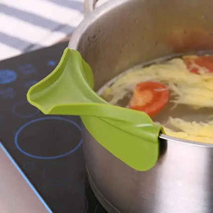 1 Pcs Funnel Anti-spill Silicone Slip on Pour Soup Spout Funnel for Pots Pans and Bowls and Jars Kitchen Gadget Tool Dropship