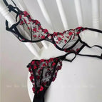 M / Black and red suit