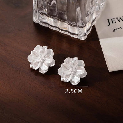 Big White Camellia Flower Stud Earring Female Simple Exaggerated Resin Ear Jewelry Wedding Best Friend Christmas Gift