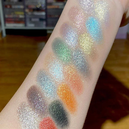 16 Color Green Pearl Eyeshadow Makeup Palette Waterproof Lasting Diamond Glitter Eyeshadow Sparkling Crystal Eye Makeup Cosmetic