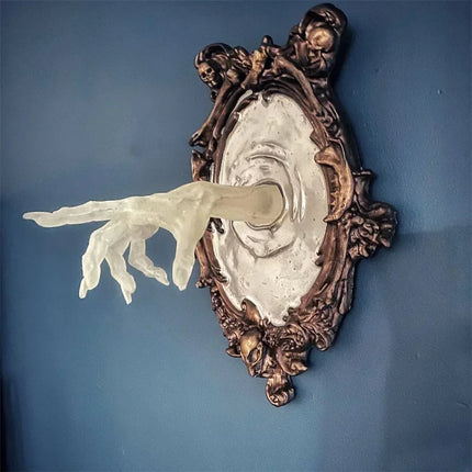 Resin Devil's Hand Wall Decoration Gohtic Ghost in The Mirror Luminous Crafts Spooky Props Home Photo Frame Decor Hallowee Gifts