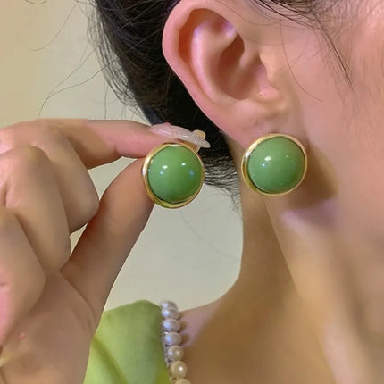 French Retro Milky Green Round Stud Earrings Appears White for Women Party Jewelry Golden Color Elegant Earrings Wholesale