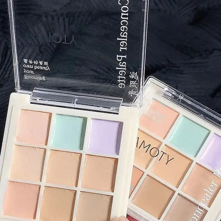 The 9-color concealer for freckles, acne marks, dark circles, and tear troughs brightens the skin tone. The 9-color concealer la