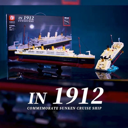 Creative Ideas Titanic Model Creative Luxury Cruise Ship Set Series DIY Boat City Building Blocks Bricks Children Toys Gifts