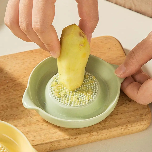 White Simple Style Ceramic Ginger Grater Tool Hand Grinder Garlic Masher Portable Porcelain Carrot Ginger Grinding Kitchen Tool
