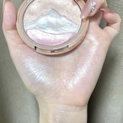 The best-selling Truth Rizhao Jinshan High Gloss Powder Three-color High Gloss Cream is a fine pearlescent facial contouring, br