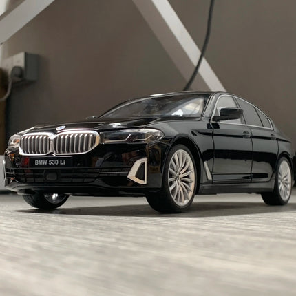 1:18 BMW 530Li Large Luxury Alloy Metal Diecast Model Cars High Simulation Classic Ornaments & Collectibles Hobby Toys For Kids