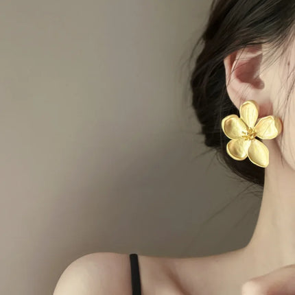 Gold Color Matte Texture Metal Flower Retro Earrings for Women Girls Fashion Party Jewelry Gifts 2024