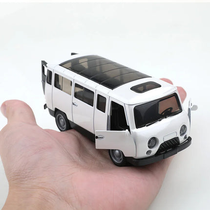 (Bagged) 1/36 Scale Replica UAZ-452 Three-Door Vintage Pullback Van, Die-Cast Metal, Boy's Toy, Self-Developed Simulation.