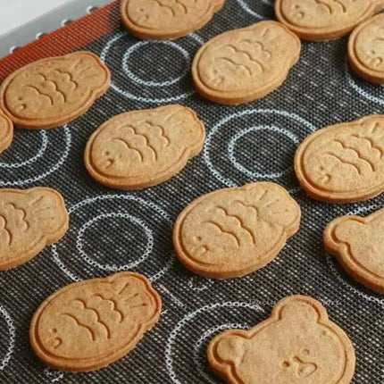 Cute Graffiti Abstract Cartoon Bear Cookie Cutter 3D DIY Cat Fish Dog Biscuit Cookie Mold Baking Tool Fondant Cake Stamp Mold