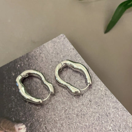 Simple Irregular Oval Hoop Earrings for Women Metal Style Bend Geometric Personality Ear Buckle Accessories Punk Fashion Jewelry