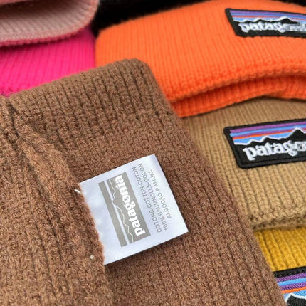 Unisex Knitted Wool Beanie / Bonnet Unisexe en Laine Tricotée