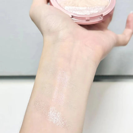 The best-selling Truth Rizhao Jinshan High Gloss Powder Three-color High Gloss Cream is a fine pearlescent facial contouring, br