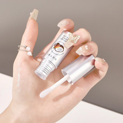 Vanilla coconut flavored moisturizing and caring lip gloss, suitable for all skin types, moisturizes and moisturizes the lips