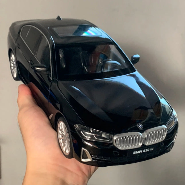 1:18 BMW 530Li Large Luxury Alloy Metal Diecast Model Cars Interior Decoration Ornaments Trendy Fun For Boyfriend Toys Car Gifts
