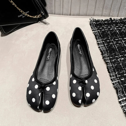 2025 Polka Dot Women Retro Flats Loafers Ballerina Shoe Japanese Style Tabi Ninja Shoes Split Hoof Toe Boat Shoes Female shoes