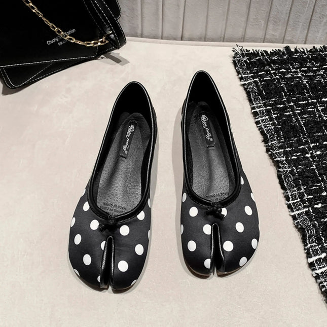 2025 Polka Dot Women Retro Flats Loafers Ballerina Shoe Japanese Style Tabi Ninja Shoes Split Hoof Toe Boat Shoes Female shoes