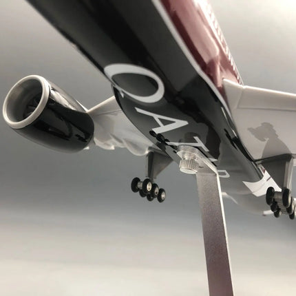47CM 777-300 Qatar Airways Airplane Model Toy Resin Replica Plane Model with Landing Gear Wheels Light(Touch or Sound Control)