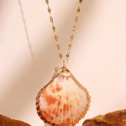 Retro Gold-Tone Shell Pendant Necklace Unique Layered DIY Fashion Jewelry for Women Perfect for Beach Vacations Gift Idea